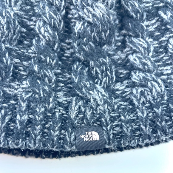Women’s The North Face Gray & Black Beanie - Picture 3 of 4